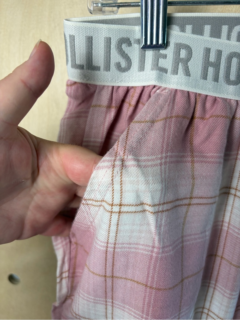 NWT Hollister Pink Plaid Jogger Pants – $35 – Size Small - Picture 5 of 7